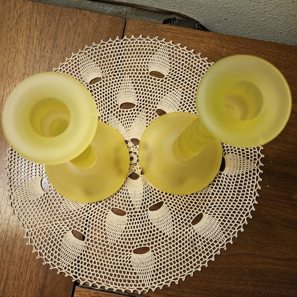 Vintage Tiffan Uranium satin glass candlesticks - Picture 3 of 7